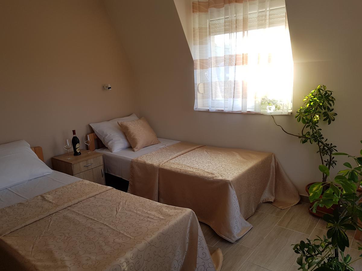 Fruskogorska Terasa Apartment Novi Sad Bagian luar foto